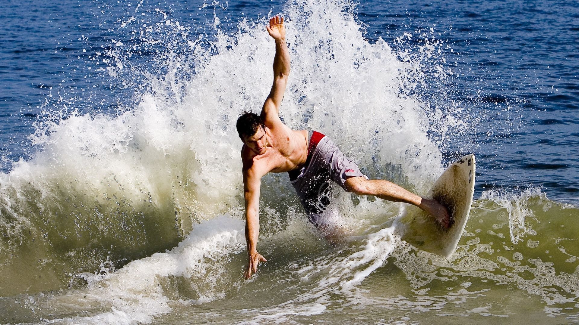 AI技术助力青少年篮球训练，实现视频分析精度提升，青少年篮球基础训练视频